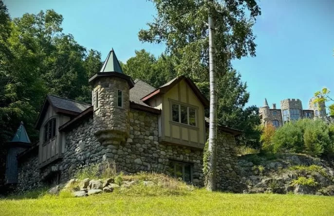 5 Cozy Cottages to Visit This Fall in the US