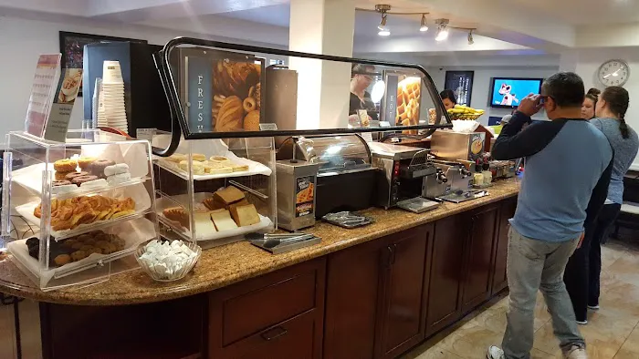 Best Western Plus Raffles Inn & Suites