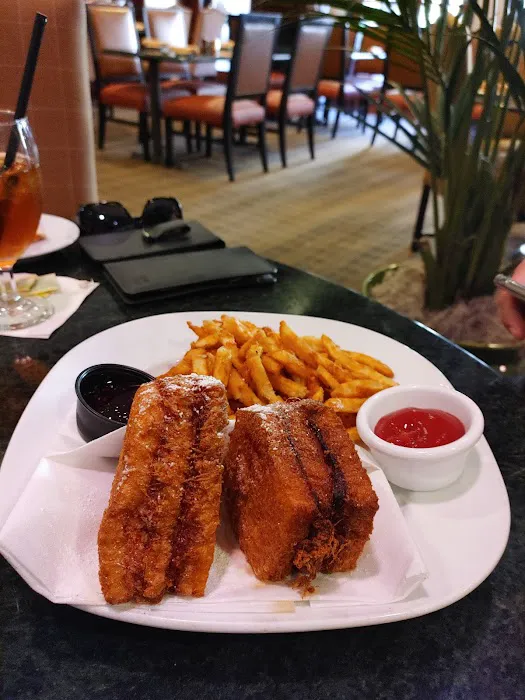 Le Chateau Garden Bistro
